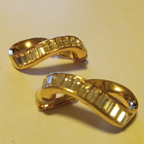 Swarovski Swan Crystal Clear Gold  Clip On Earrings Signed - Picture 1 of 5